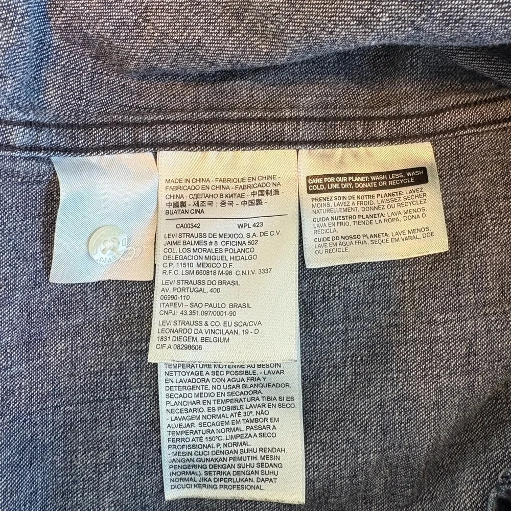 EUC Levi's Slim Fit Denim Shirt Size XXL